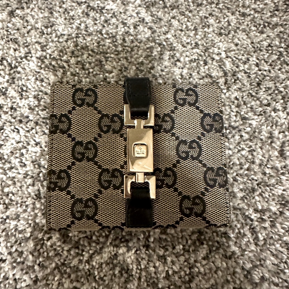 👀 Gucci Jackie Compact Wallet 👀